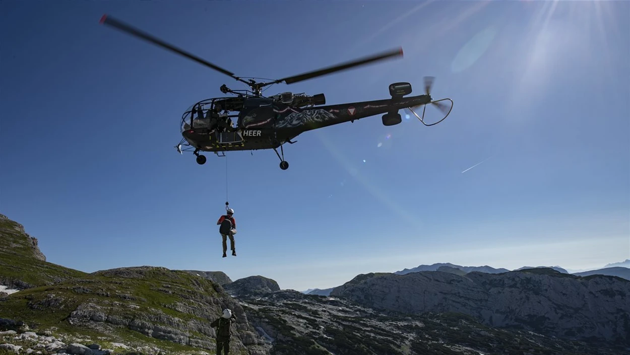 Dritte Dimension - Helikopter in den Bergen