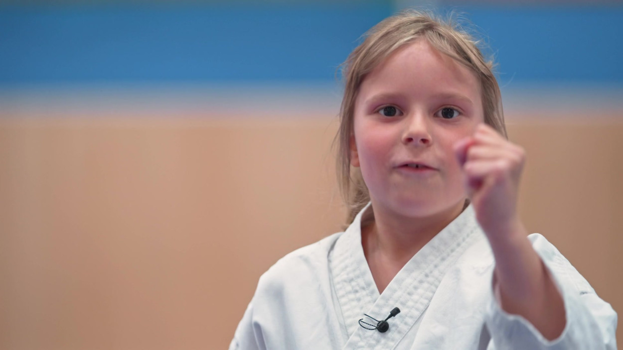 Karate-Nachwuchs unterstützt Beweg dich