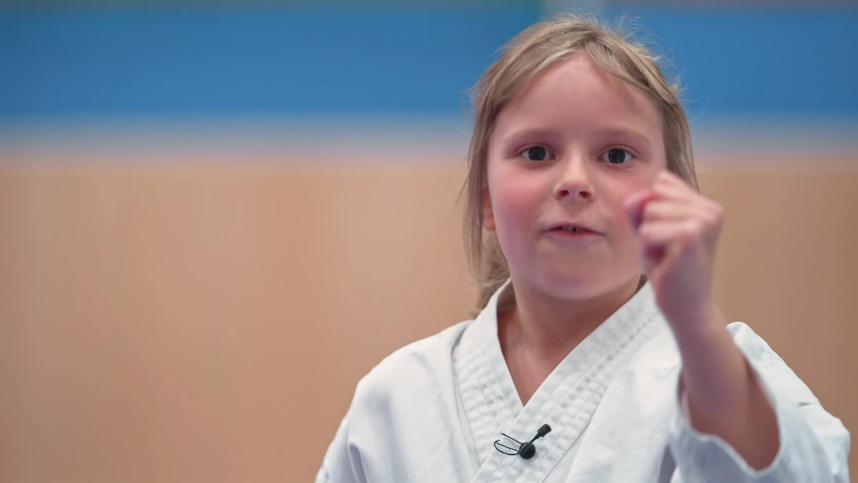 Karate-Nachwuchs unterstützt Beweg dich