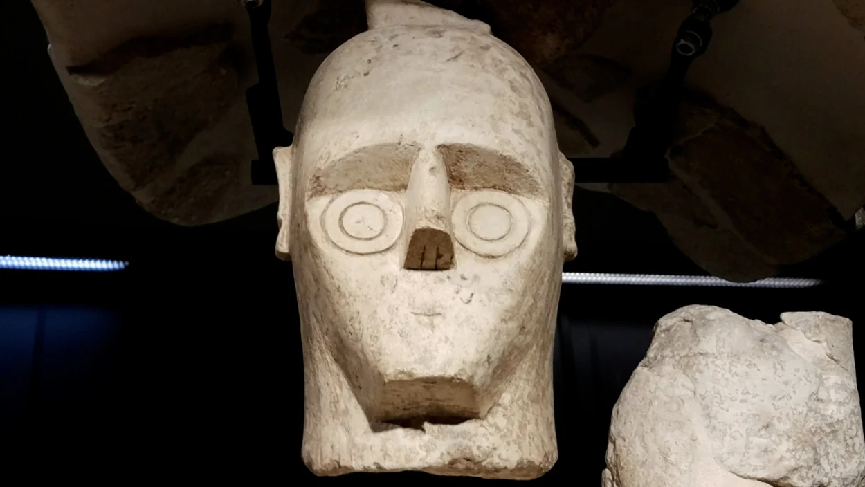 Archaeology, Face, Head