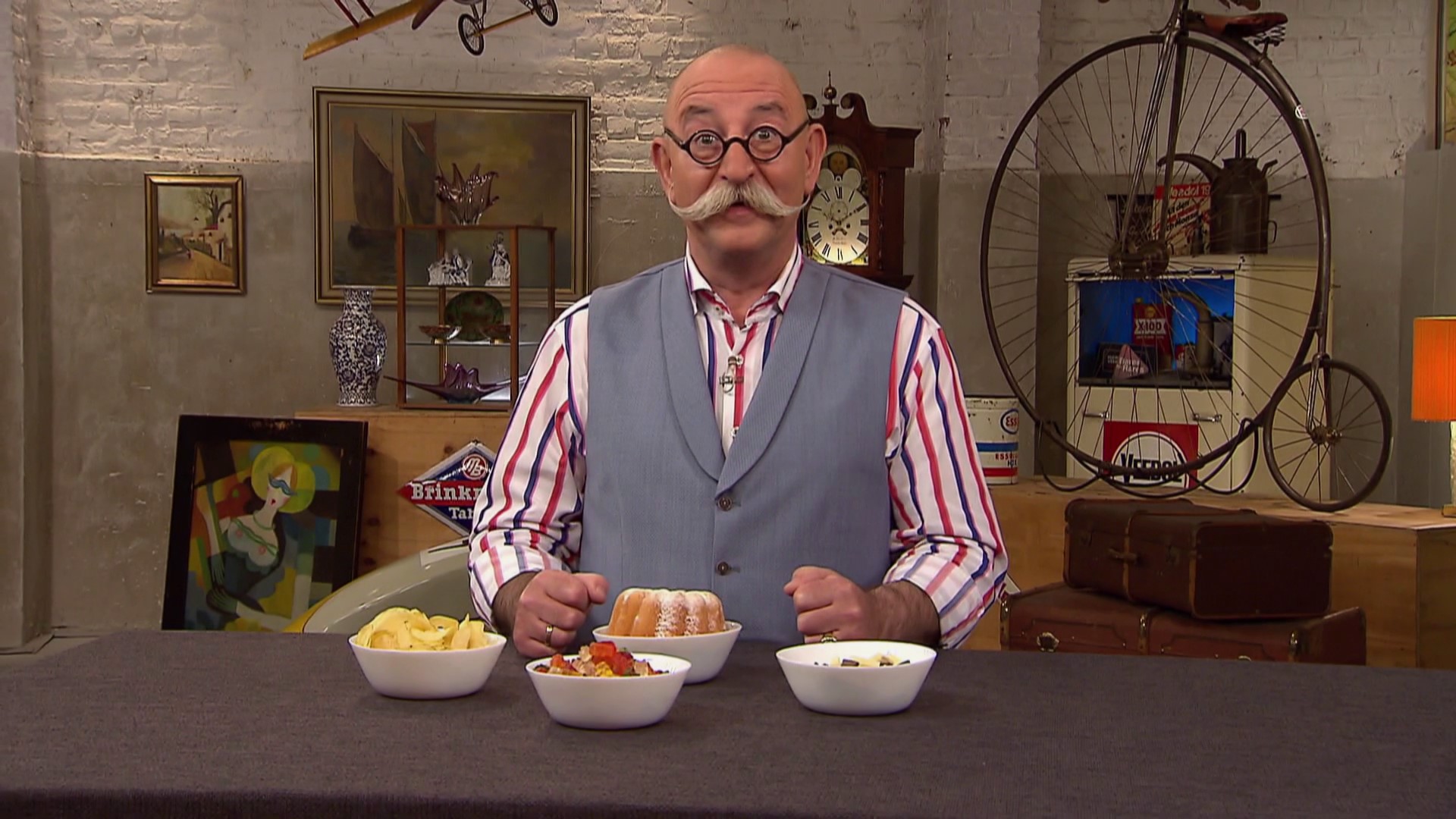 Antike Teekanne aus Silber