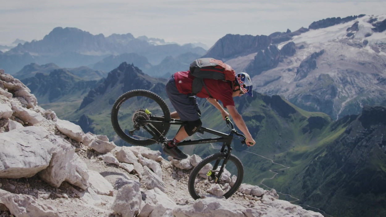 Tom Öhler rides the Dolomites - MTB-Action in atemberaubender Kulisse
