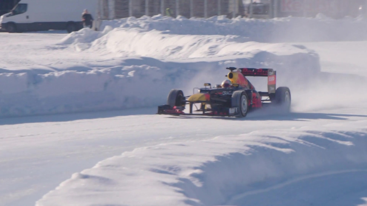 Max Verstappens "Winterpause": Mit dem F1-Boliden über blankes Eis