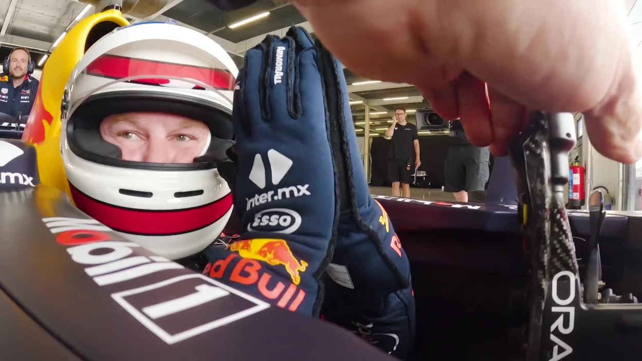 Drive like a Boss: Christian Horner im F1-Boliden!