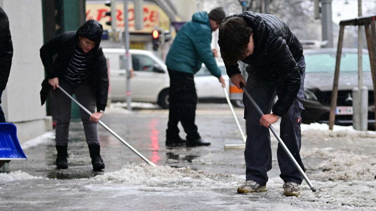 Schnee und Eisregen sorgen für Probleme