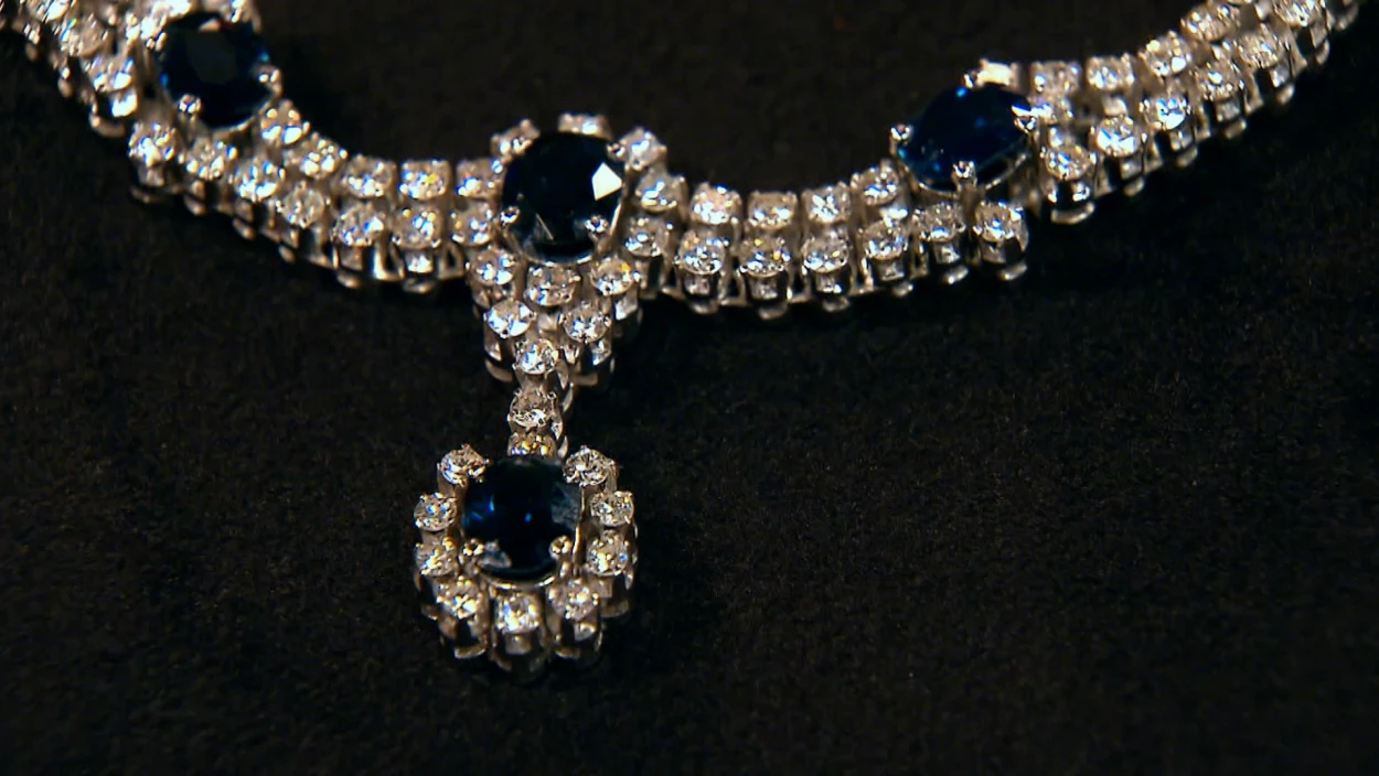 Diamanten und Saphire