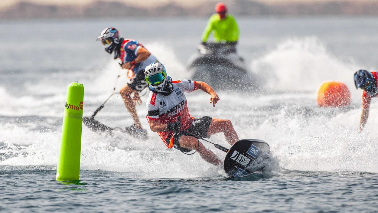 Highspeed-Action auf Surfbrettern