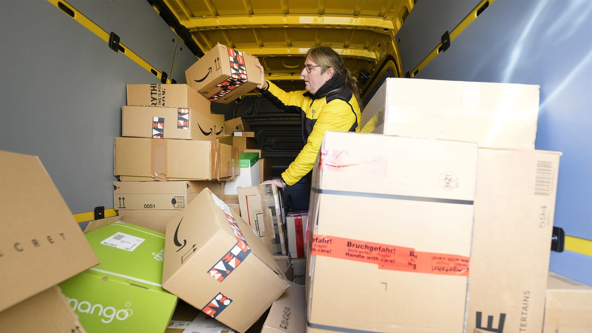 Klage gegen geplante Paketsteuer | Servus Nachrichten