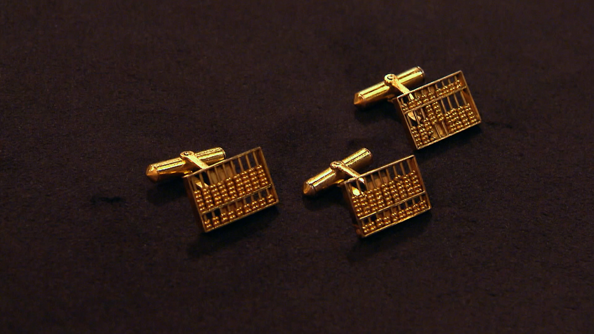 Goldene Manschettenknöpfe