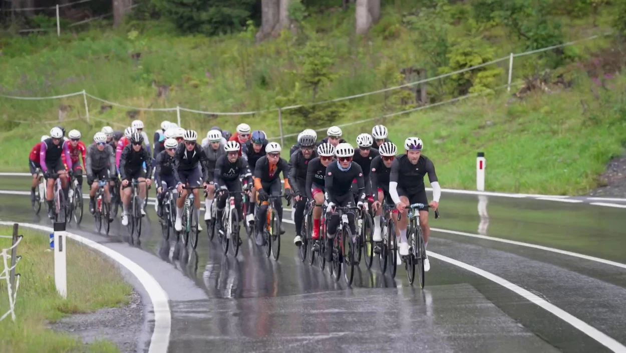 Andrin Züger und Amalie Cooper siegen beim Arlberg Giro 2025