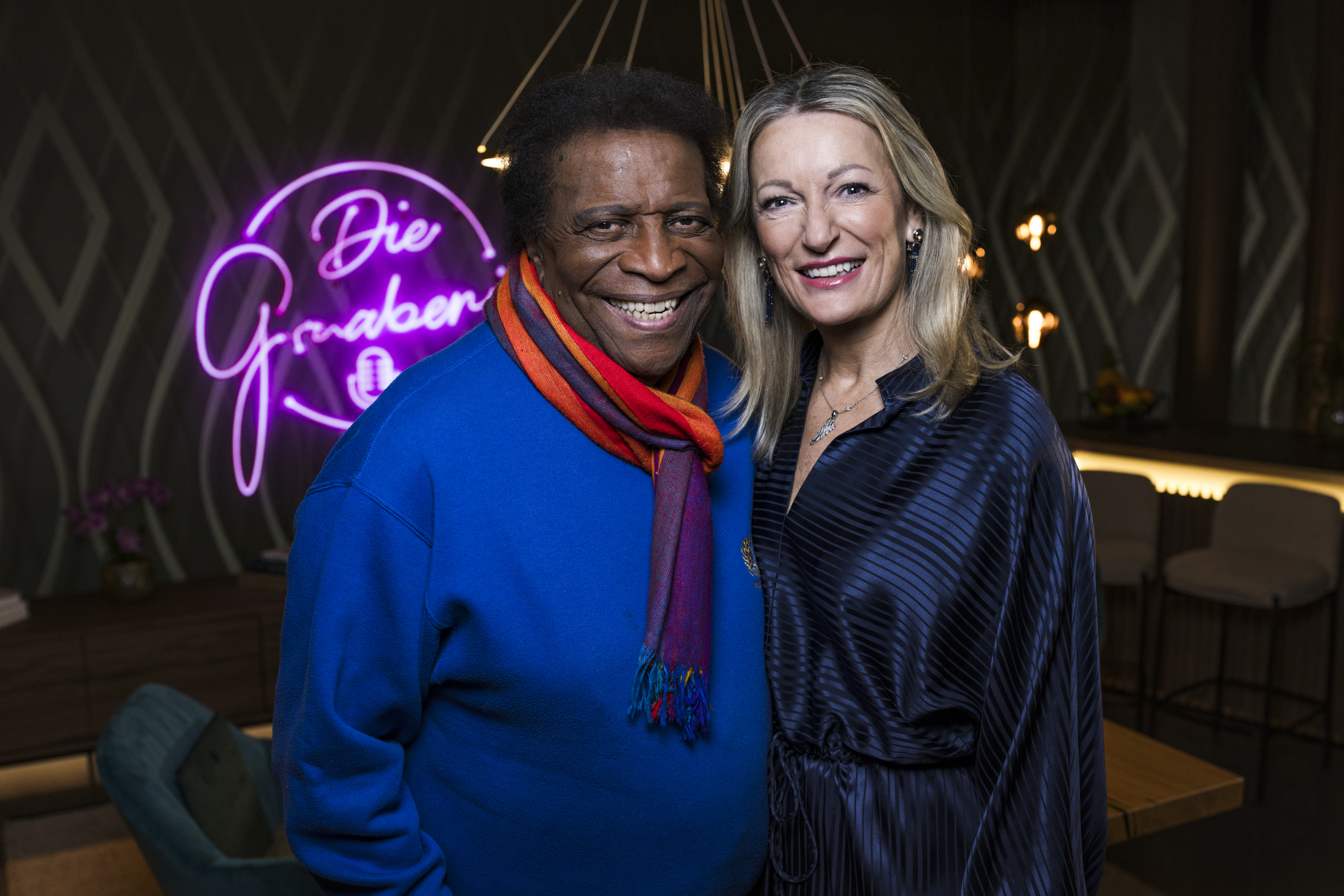 Mit Monika Gruber und Schlagerstar Roberto Blanco