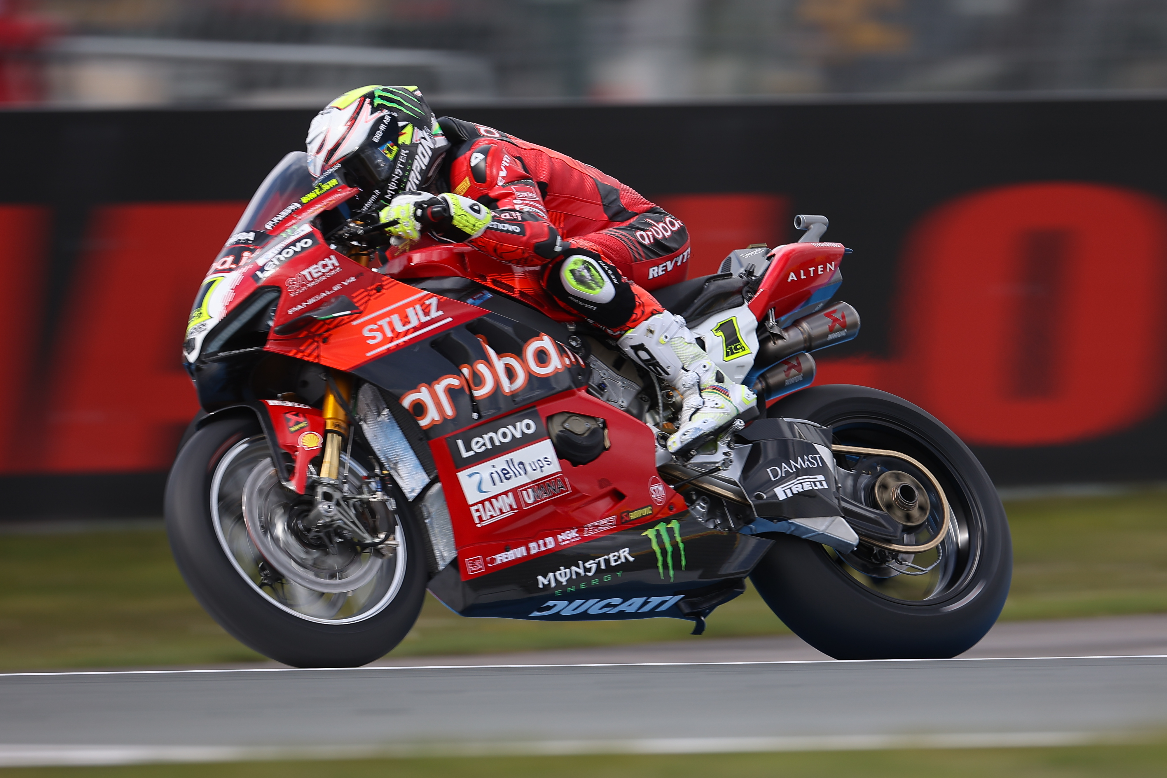 Donington: FP1