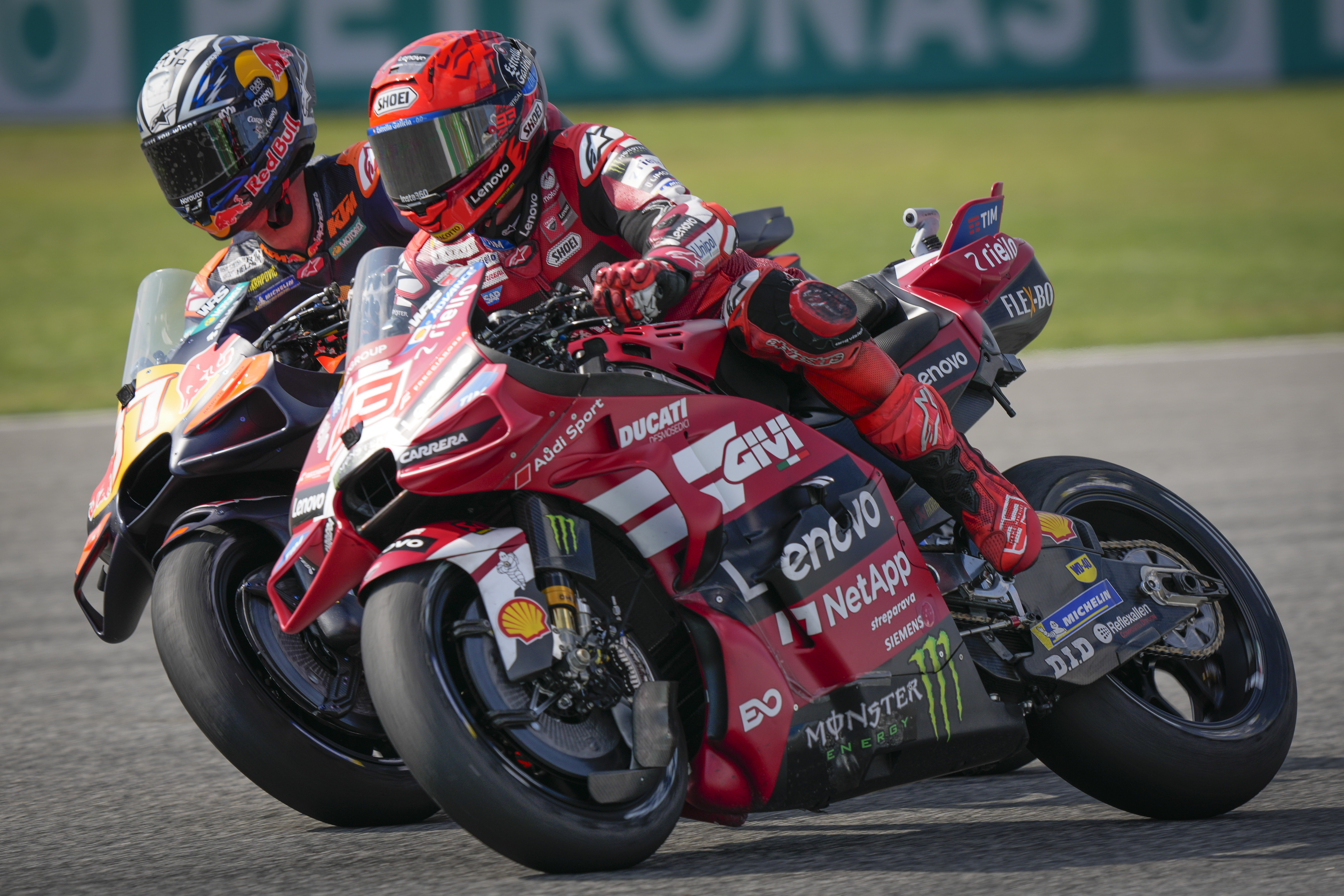 Austin: Int. Livestream