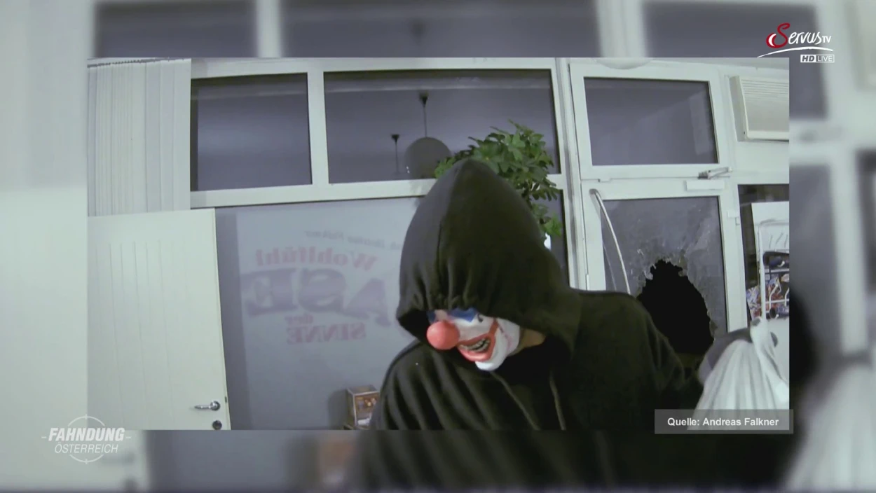 Rätselhafter Horror-Clown raubt wertvolle Pokemon-Karten