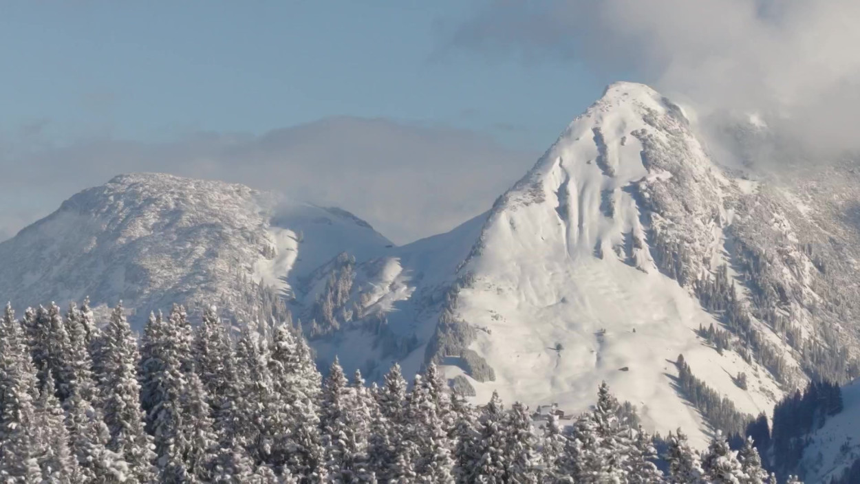 Semesterferien starten: Traum-Skiwetter, aber hohe Lawinengefahr