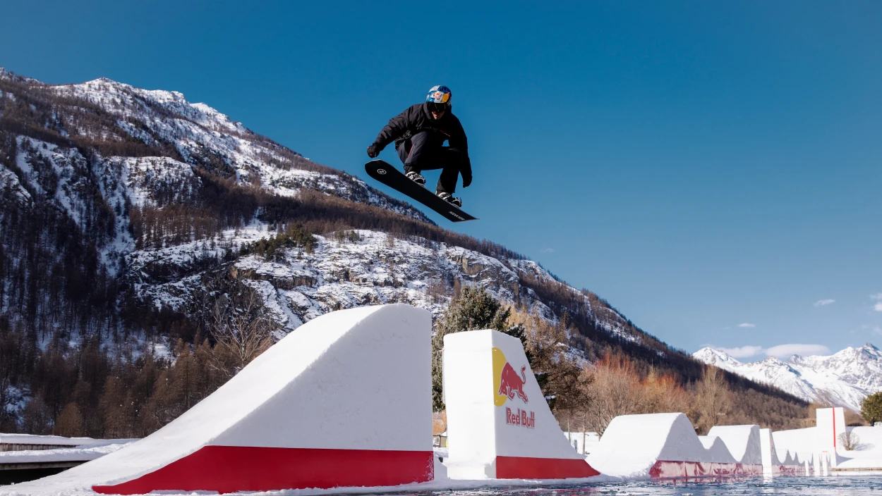 Floating Shapes: Snowboard-Magie über Eis und Wasser