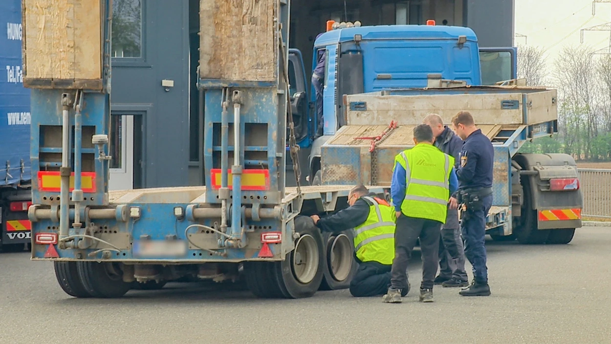Schwerpunktkontrolle auf der A4: Polizei stoppt unsichere LKWs