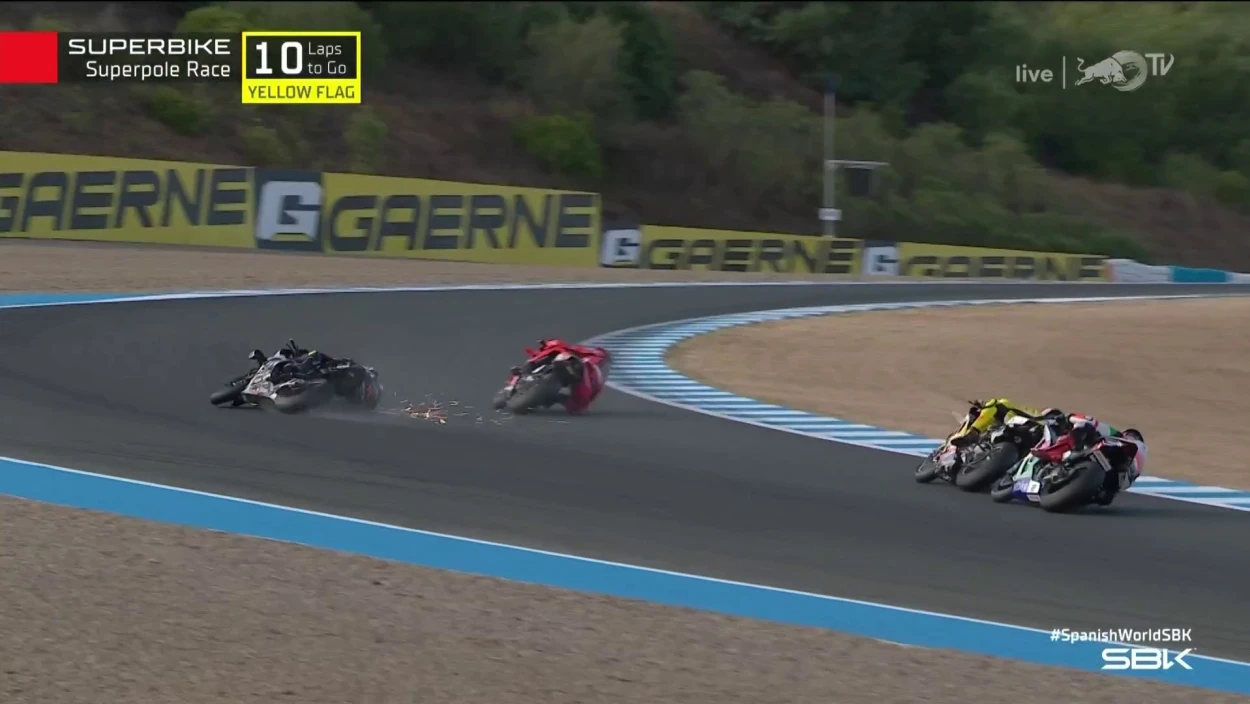 Jerez: Drama beim Start - Bulega räumt Toprak ab!