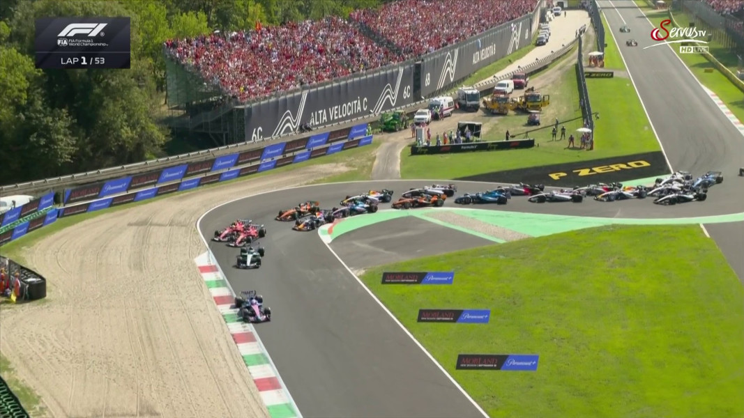 Hartes Ferrari-Duell nach Start!