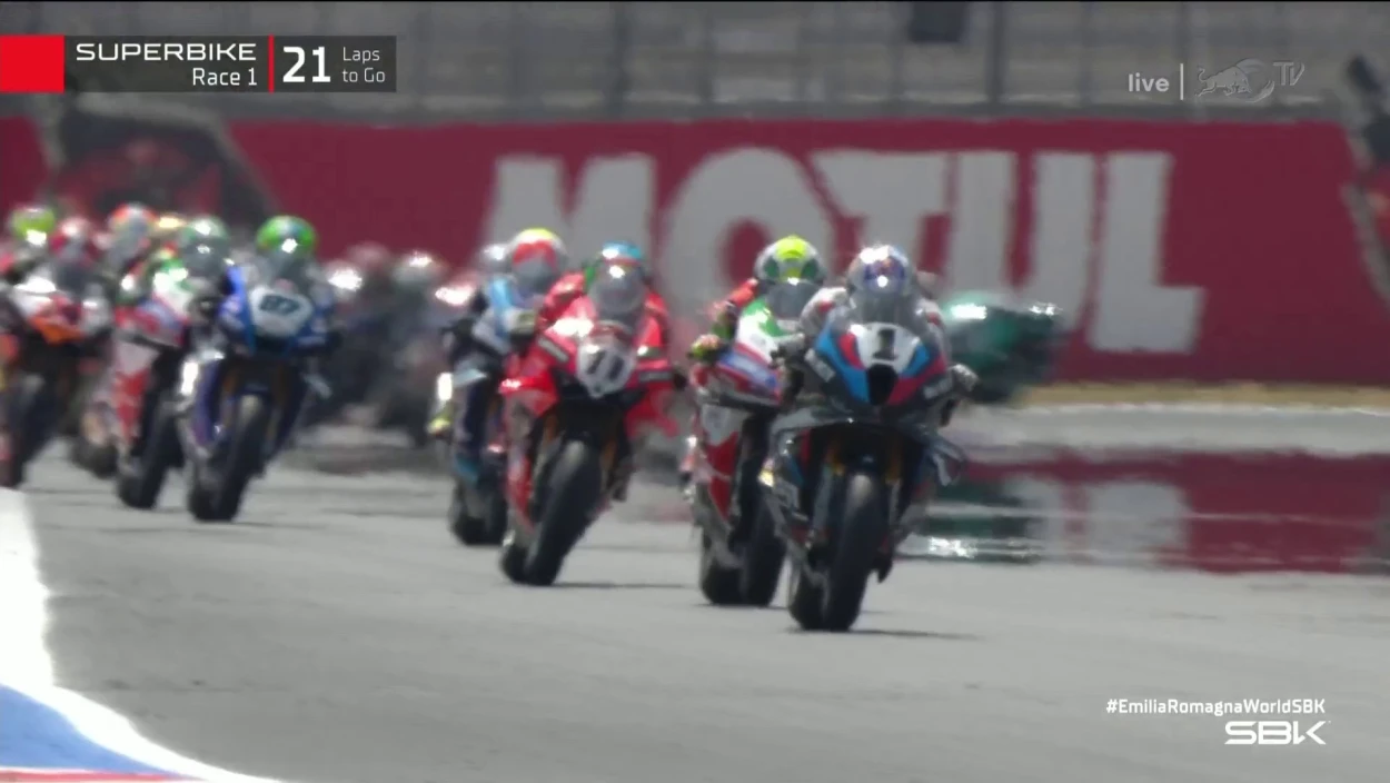Turbulenter Rennstart in Misano: Patzer, Crashs & Führungswechsel