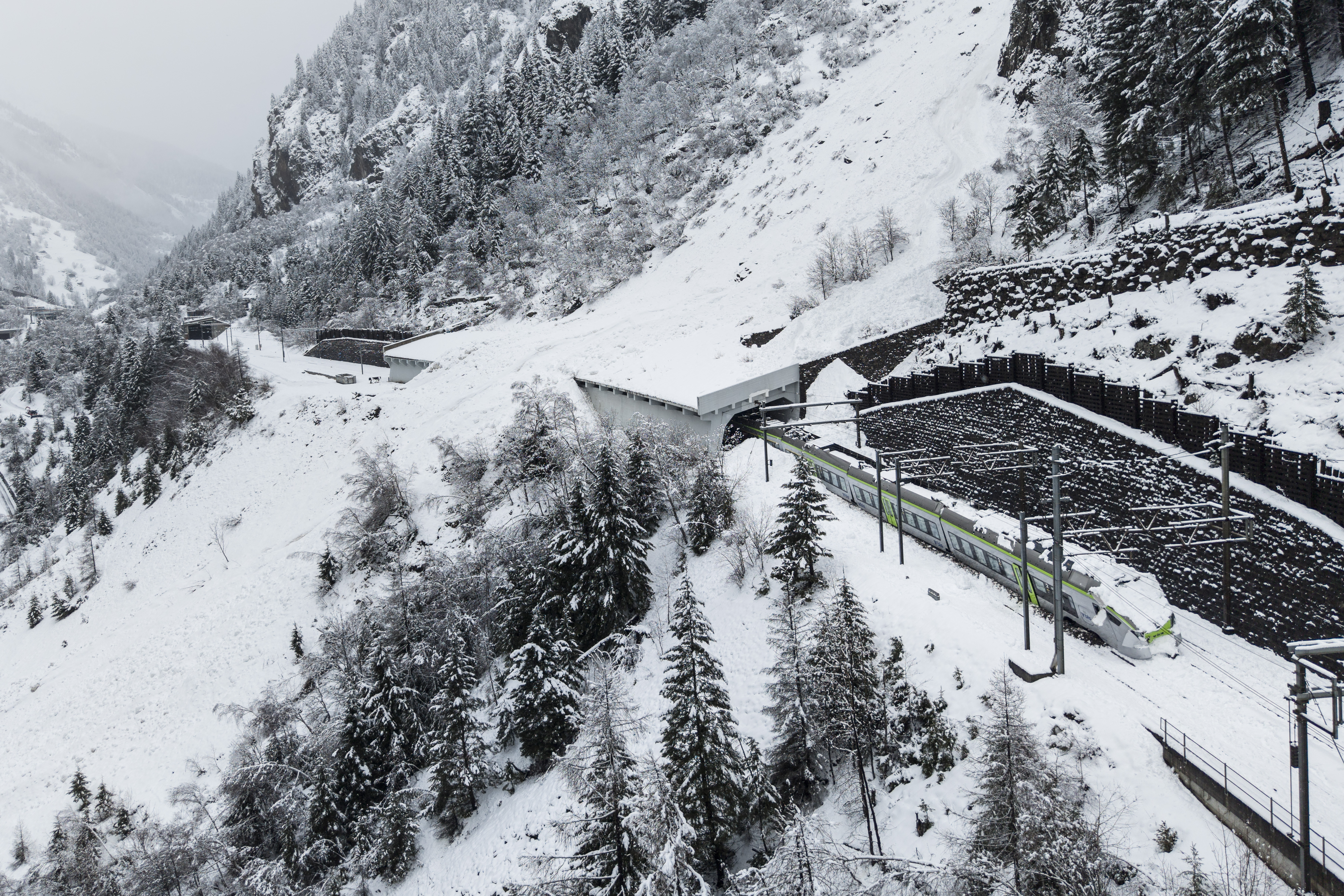 Lawinengefahr bleibt hoch: Tote, Verletzte und ein entgleister Zug | Nachrichten in 90 Sekunden 