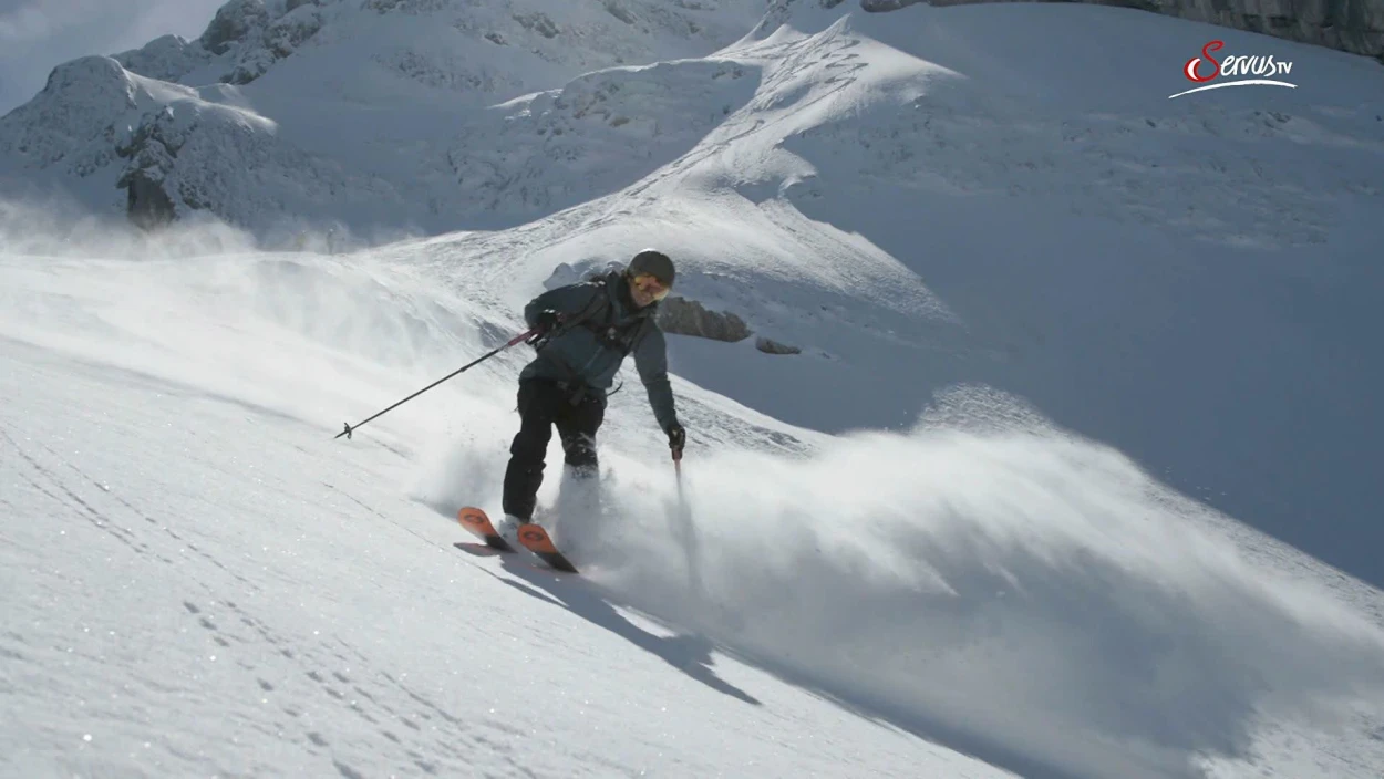 Extreme Ski-Abfahrt in der steilen Ostwand des Hohen Göll