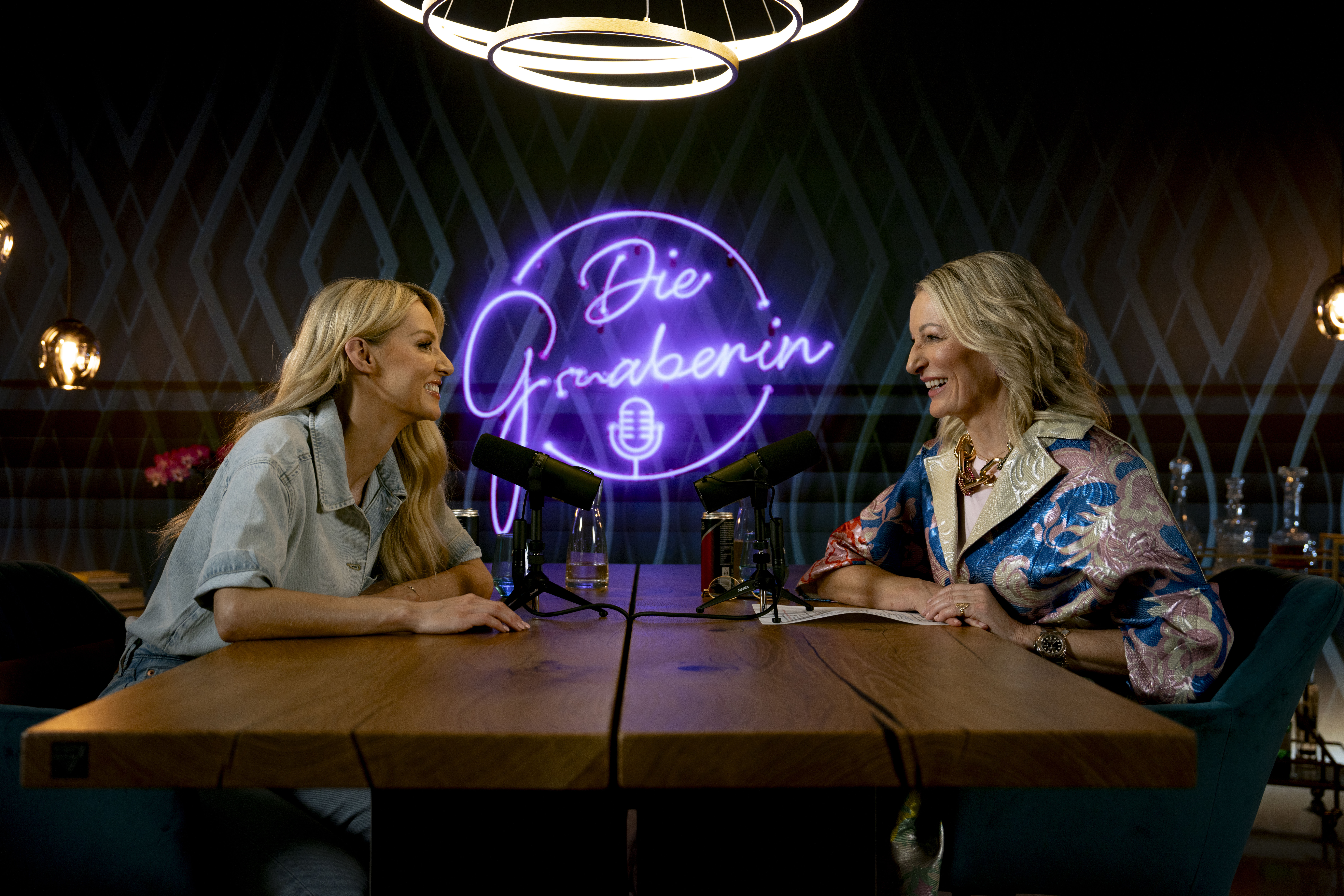 Mit Monika Gruber und Melissa Naschenweng
