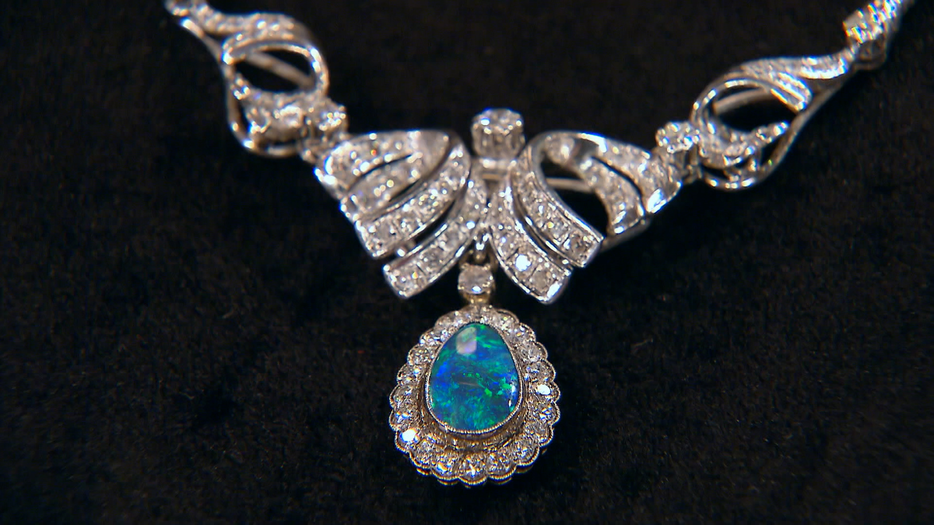 Opulentes Opal-Collier