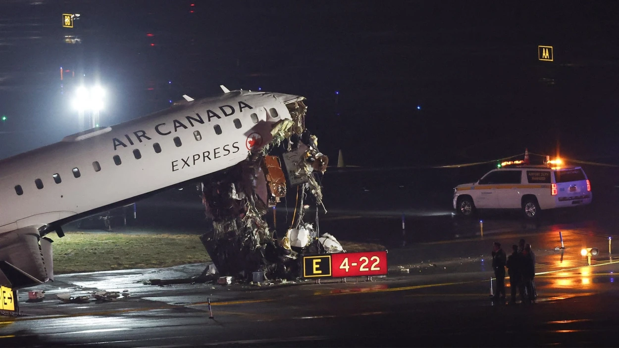 New York: Flugzeug kracht in Feuerwehr