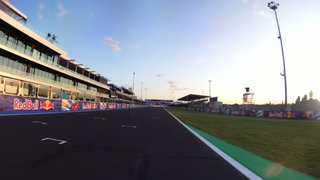 Tracklap: Onboard mit Alex Hofmann in Misano