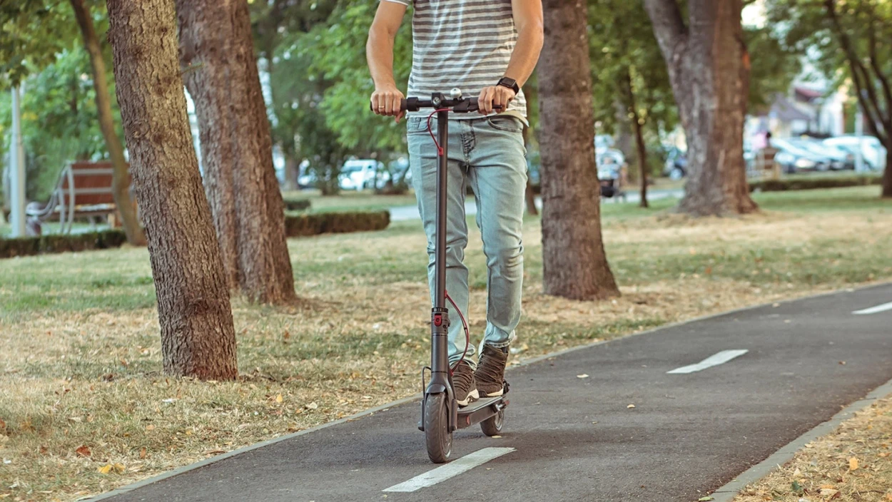 Zwölfjähriger flüchtet mit E-Scooter vor Polizei: Kurzmeldungen vom 08.04.