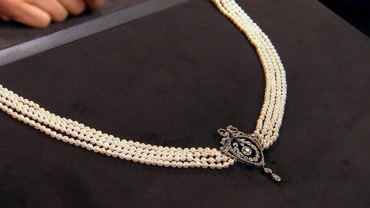 Kropfkette oder Collier?