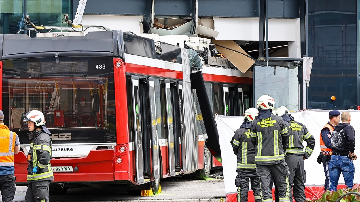 Tödlicher Unfall in Salzburg: Oberleitungsbus kracht in Billa-Filiale