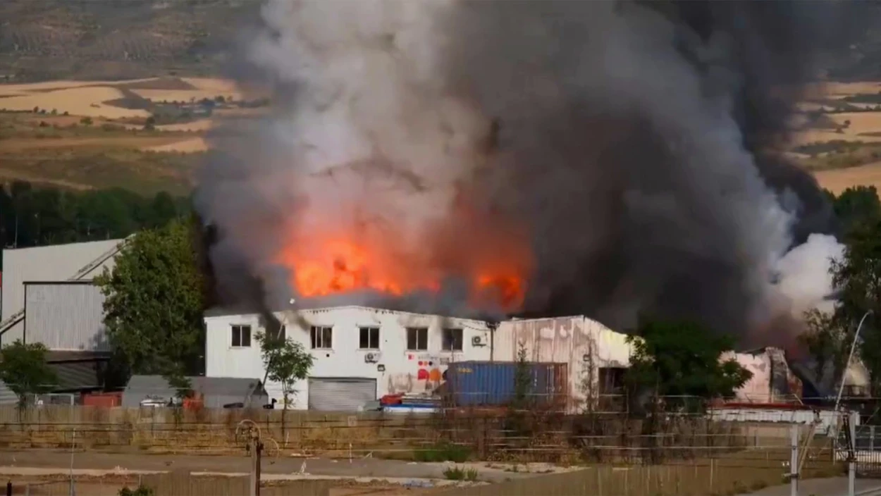 Spanien: Giftwolke nach Brand in Batteriewerk