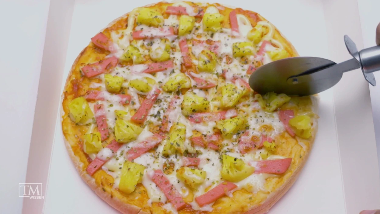 Wie kommt die Ananas auf die Pizza?