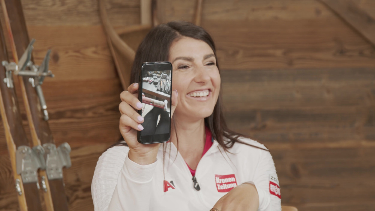 Servus Hüttengaudi: Inside my Phone - mit Stephanie Venier, Ariane Rädler