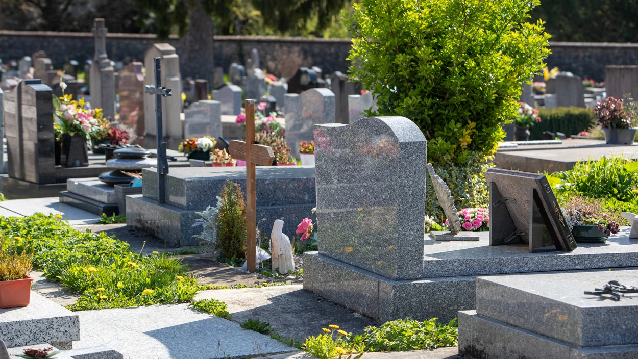 Niederösterreich: Diebe öffnen Gräber