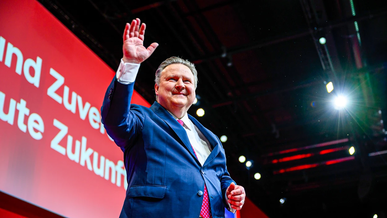 Wiener SPÖ bestätigt Ludwig mit 92 Prozent – umstrittene Anträge sorgen für Debatte
