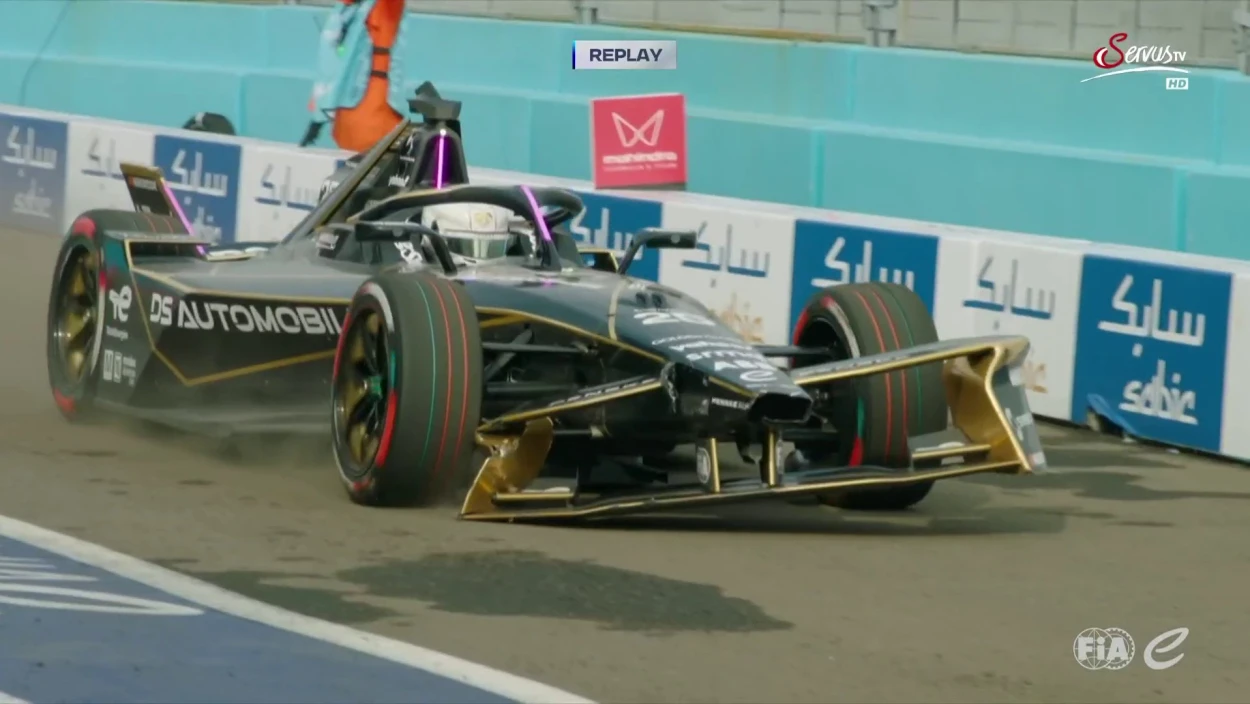 Die Formel E in Jakarta: Jean-Éric Vergne rast in Mitch Evans
