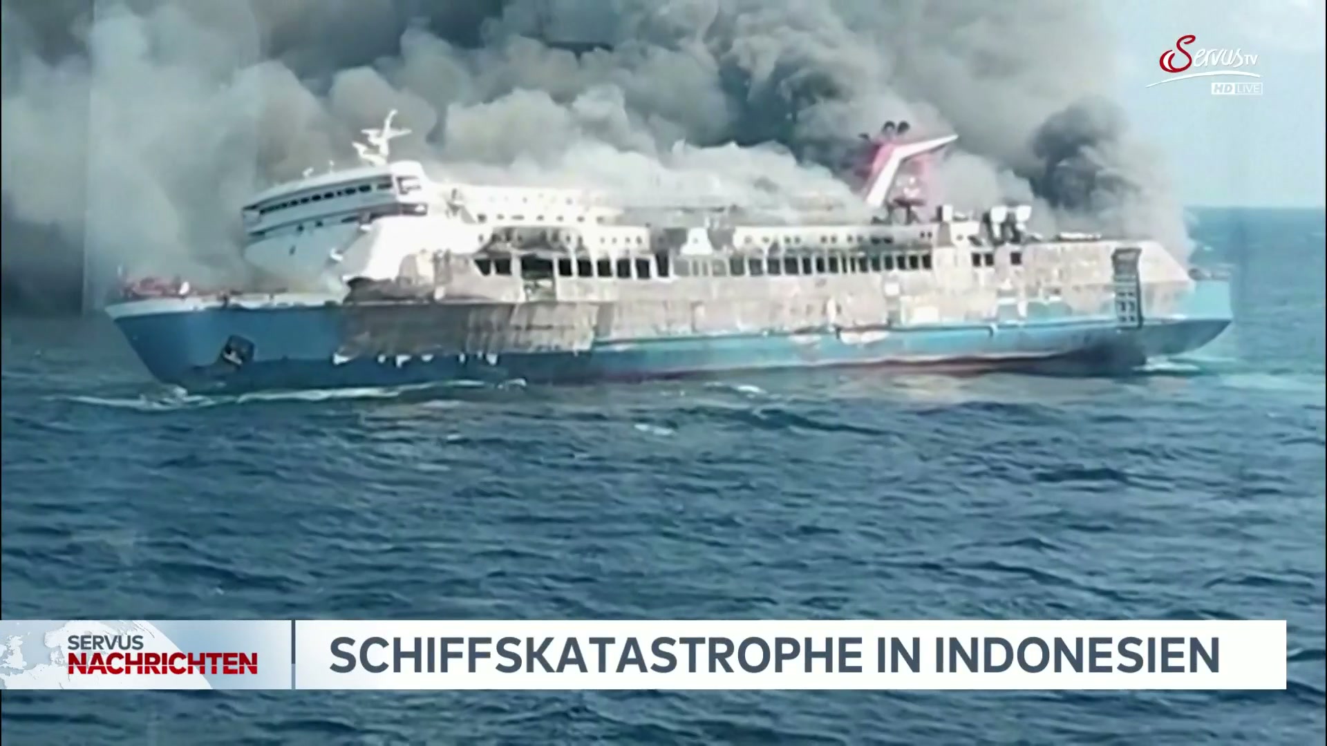 Katastrophaler Brand auf Fähre in Indonesien | Servus Nachrichten