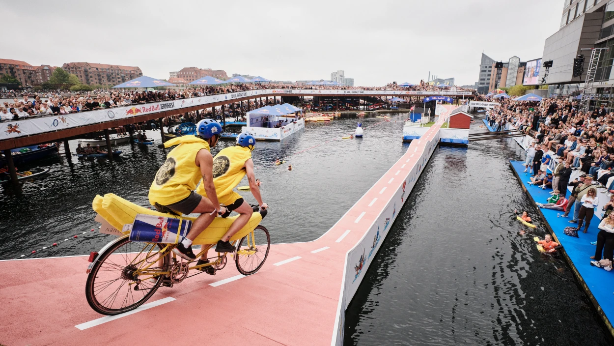 Red Bull Stalen Ros: Die Highlights vom wilden Wasser-Radrennen