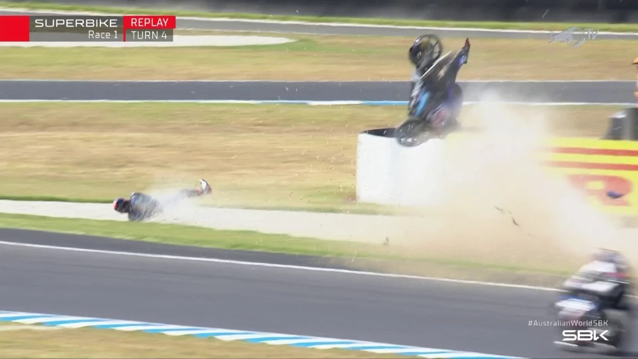 Phillip Island: Heftiger Einschlag von Xavi Vierge