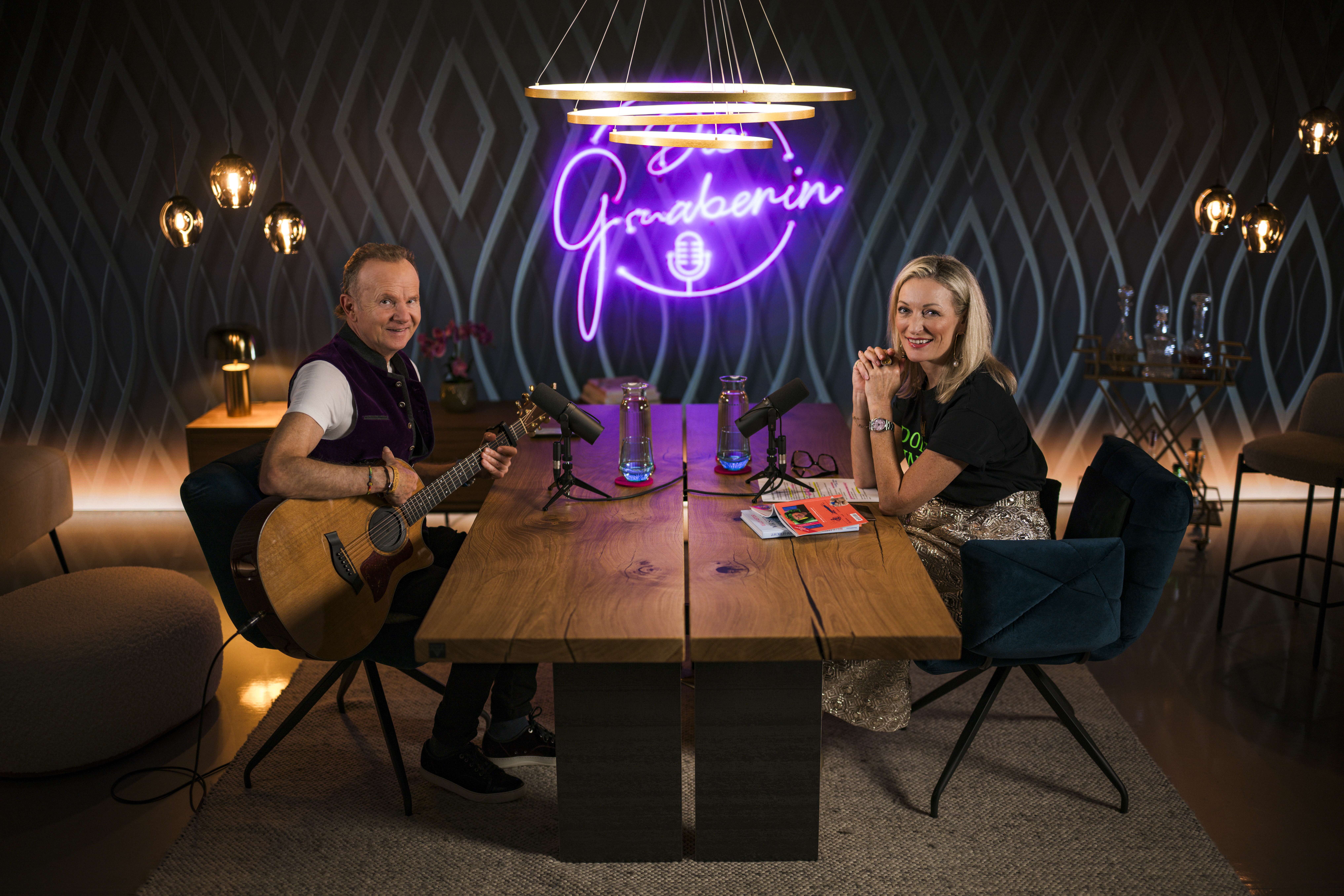 Mit Monika Gruber und Wortspiel-Akrobat Willy Astor