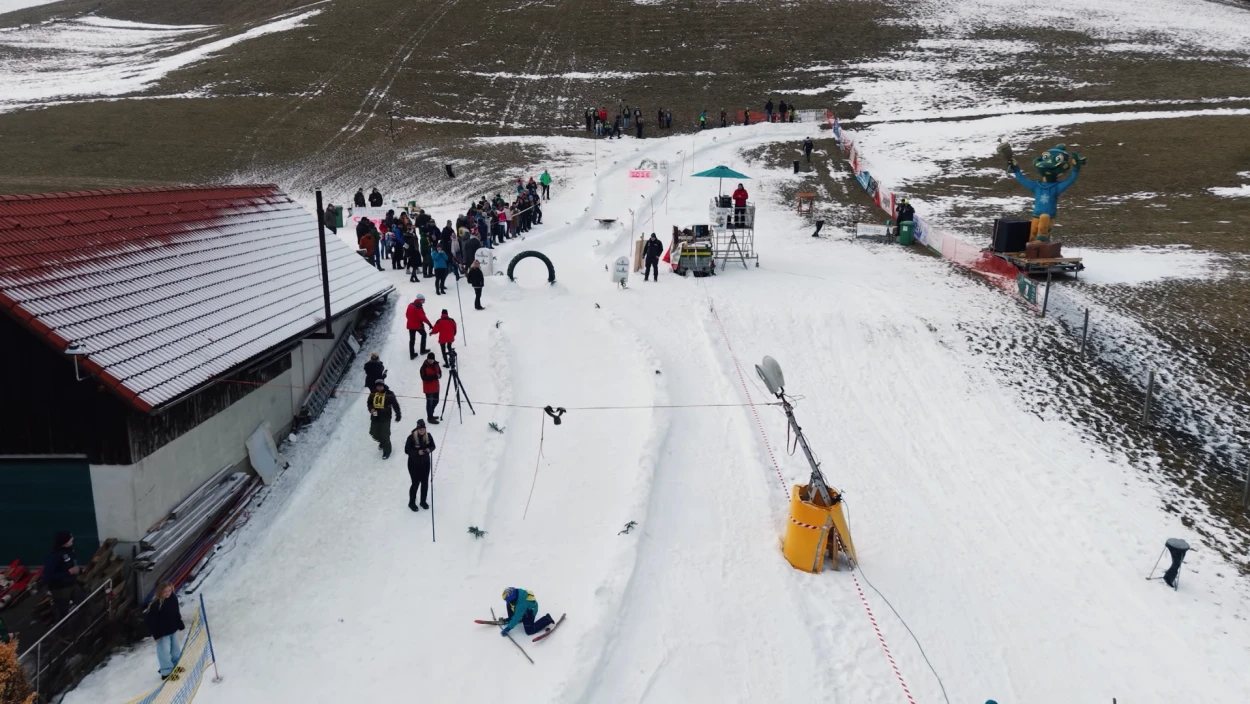 Niederösterreicher baut eigenes Skigebiet im Garten