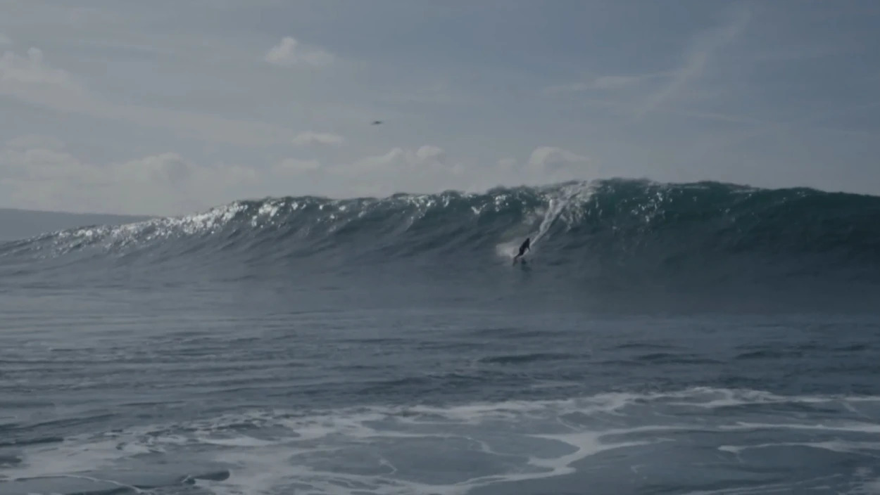 Nazaré Big Wave - Lena