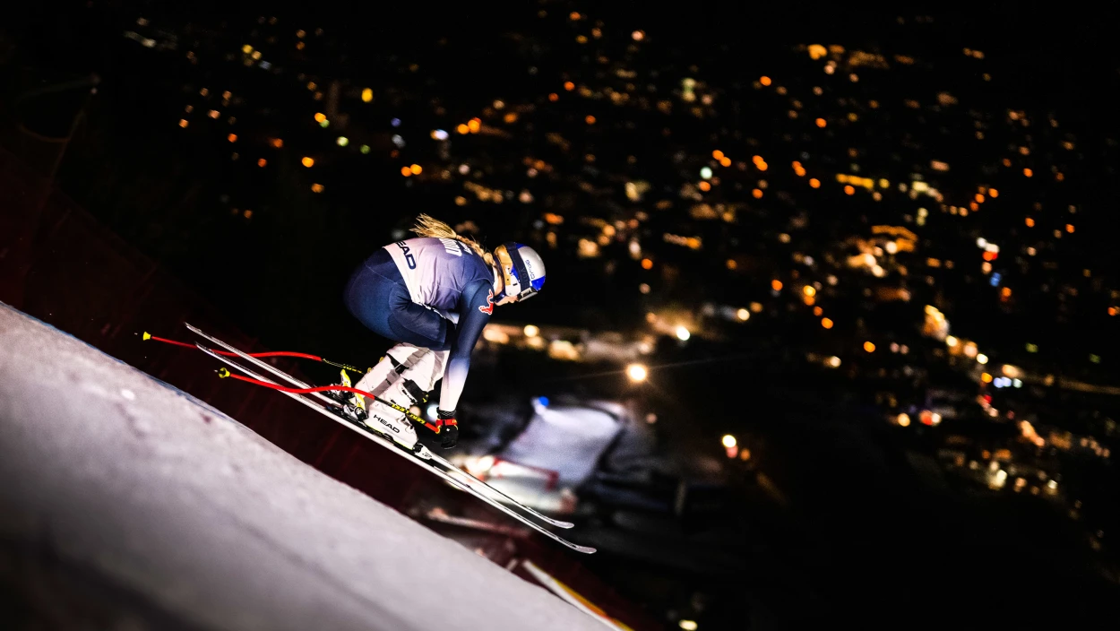 Spektakuläre Weltpremiere: Lindsey Vonn fährt die Streif bei Nacht!