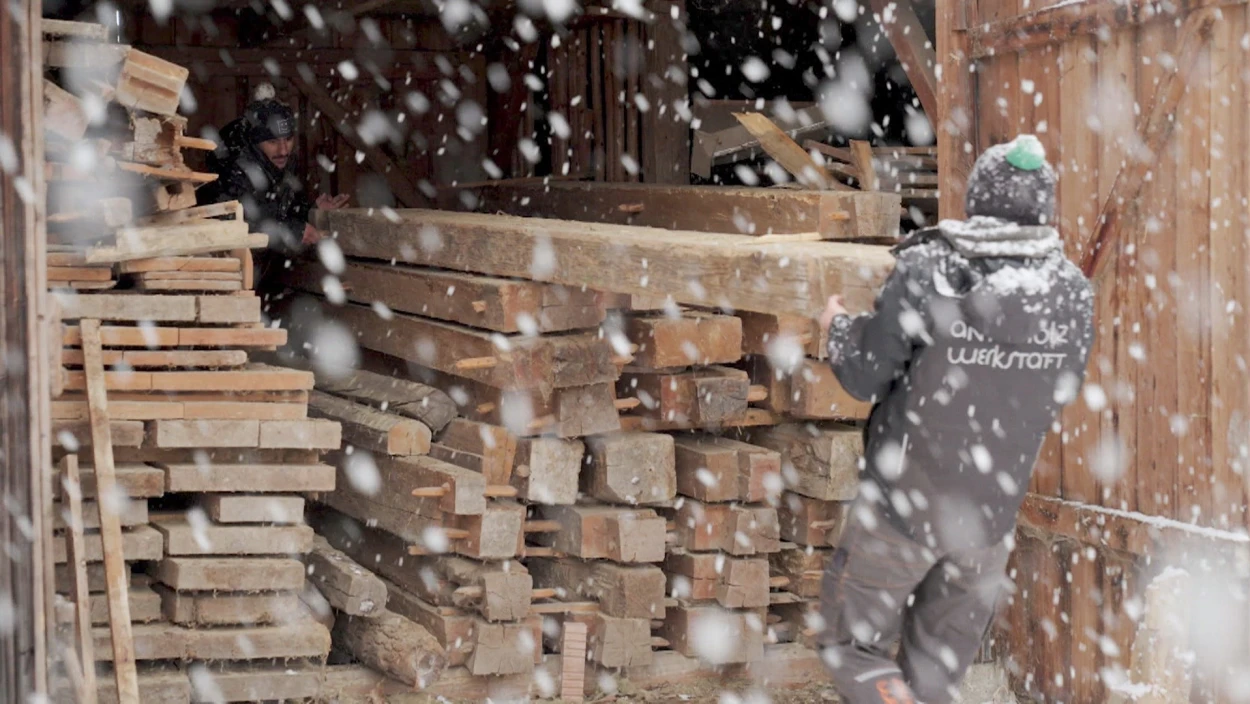 Einmalige Möbelstücke aus Altholz