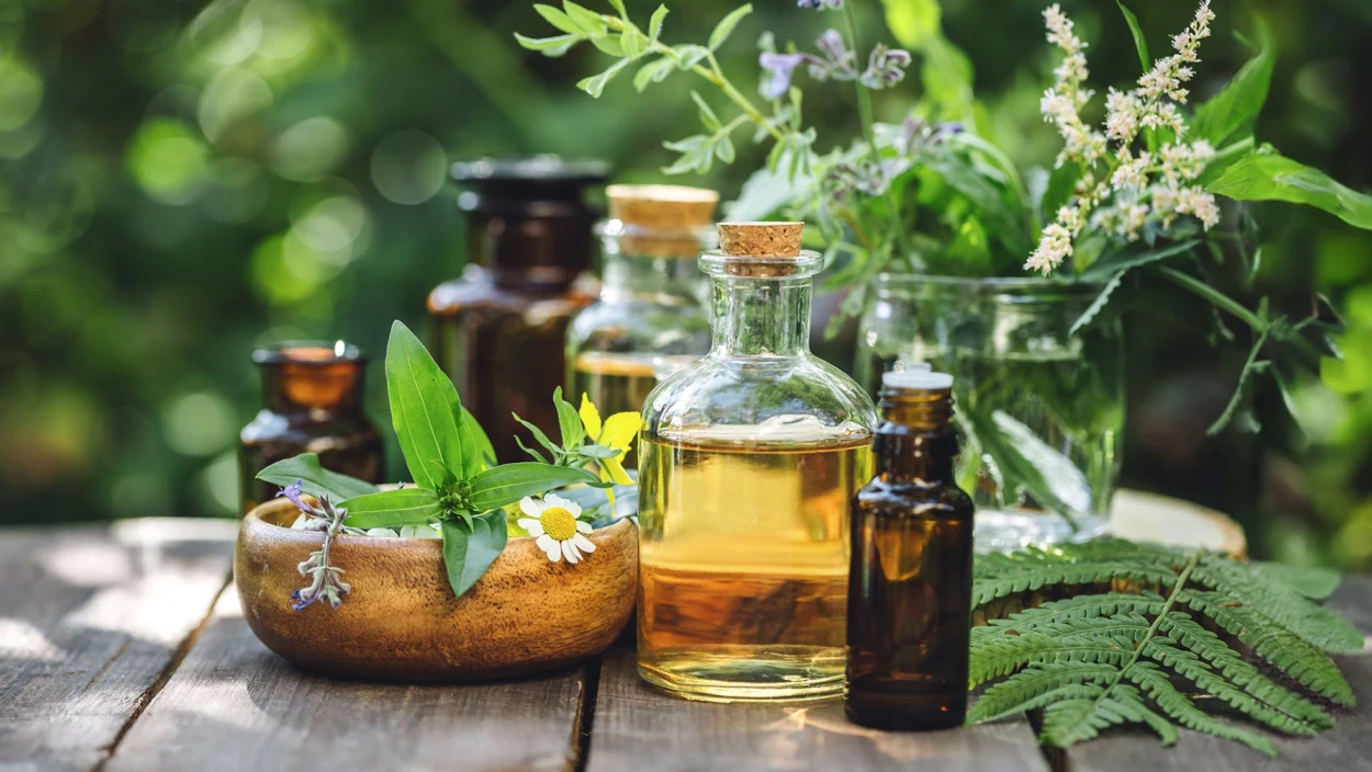 Die Kraft ätherischer Öle: Kräuter-Expertin Karina Nouman erklärt