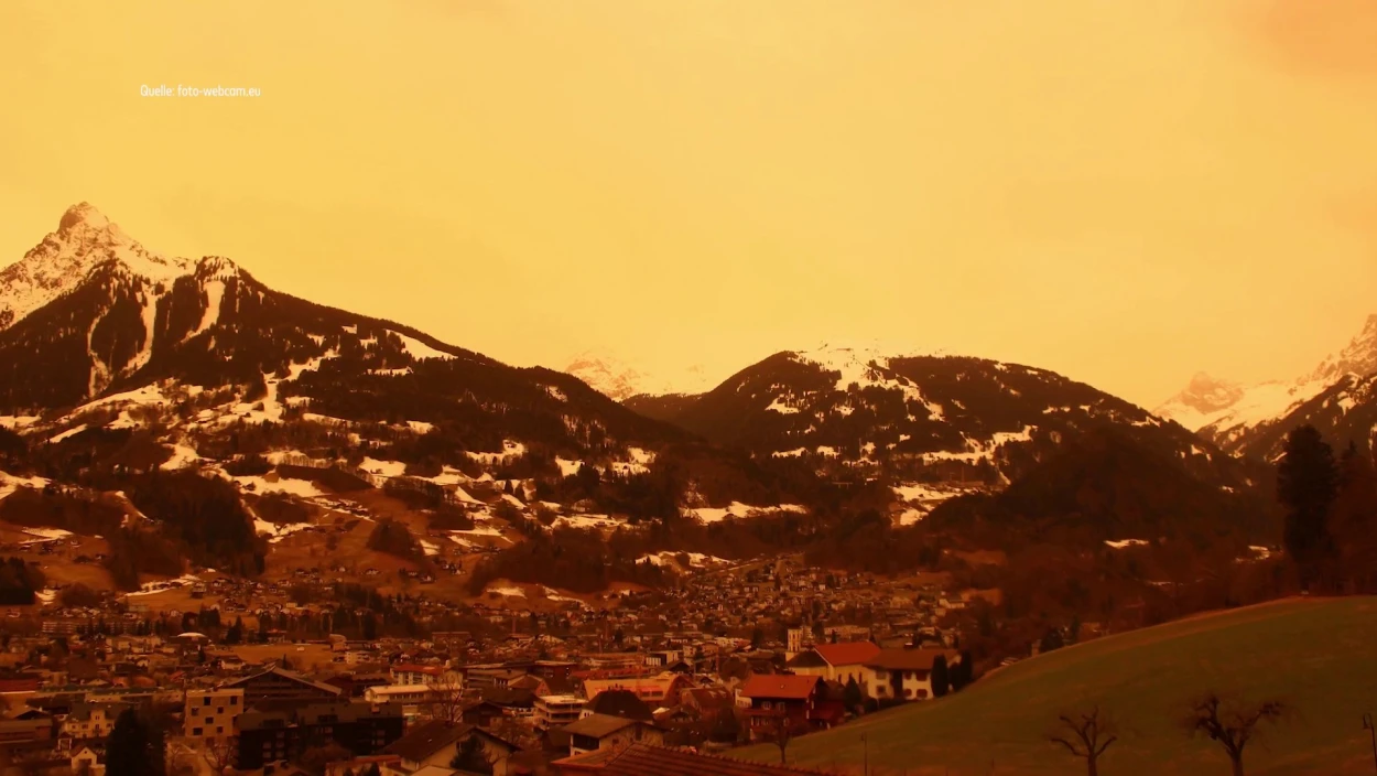 Roter Himmel über den Alpen - Wüstensand!