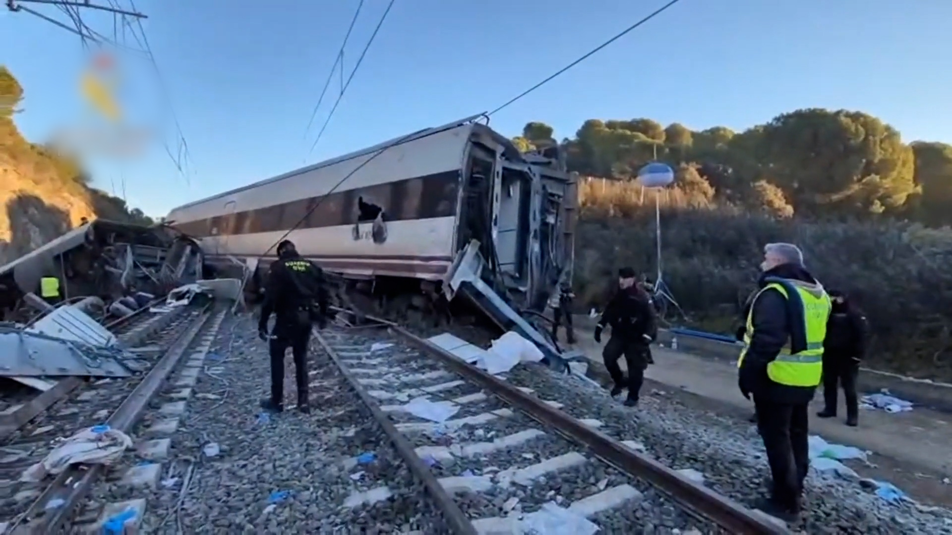 Horror-Zugsunglück: Rätsel um Ursache - Nachrichten in 90 Sekunden